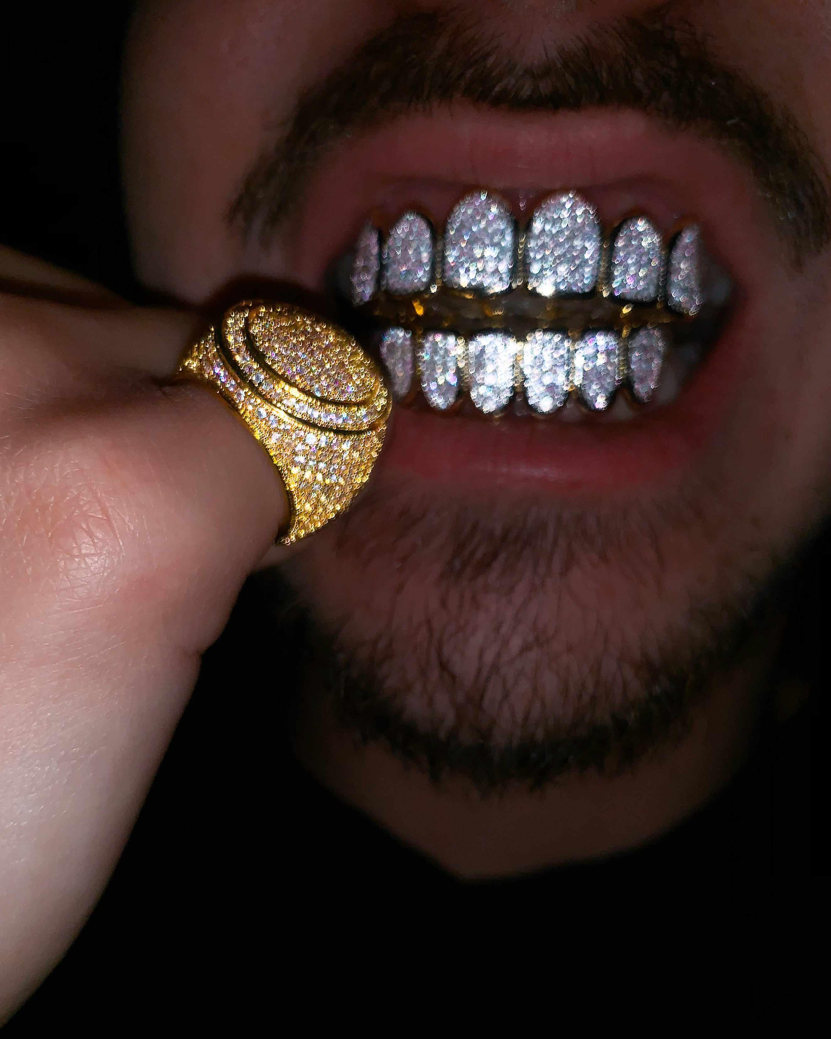 Your Guide on How to Wear Grillz Properly – The Gifted Few
